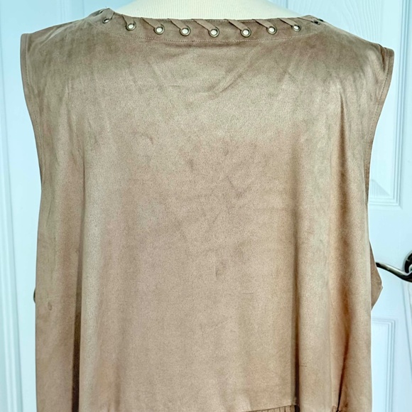 VEST, FAUX SUEDE, BEIGE, SZ ONE SIZE PLUS, LONG BOTTOM FRINGE, MARK LABEL, NEW, - Picture 8 of 10